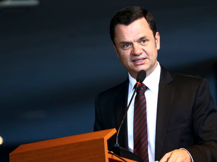 Moraes nega transferência de Torres e barra visita de Flávio Bolsonaro