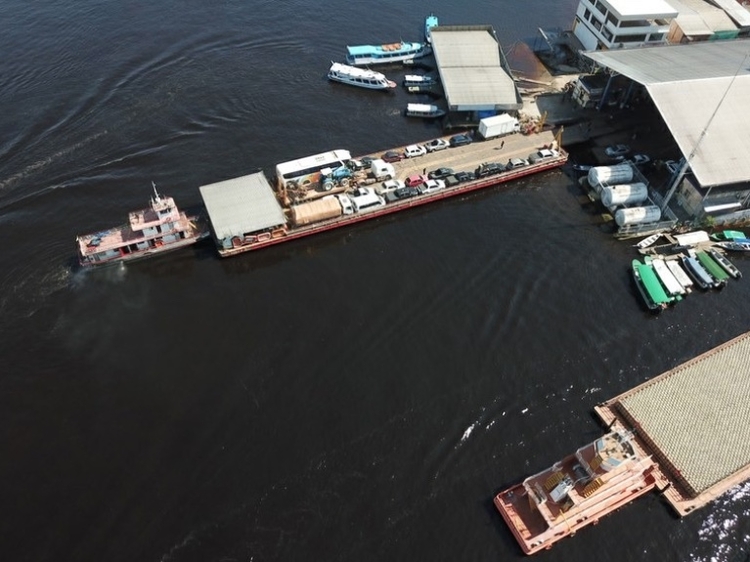 Turista morre em acidente entre balsa e barco no Amazonas 