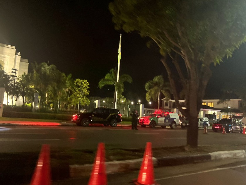 PF e forças de segurança se impõem nas ruas de Manaus para evitar possível ataque de criminosos