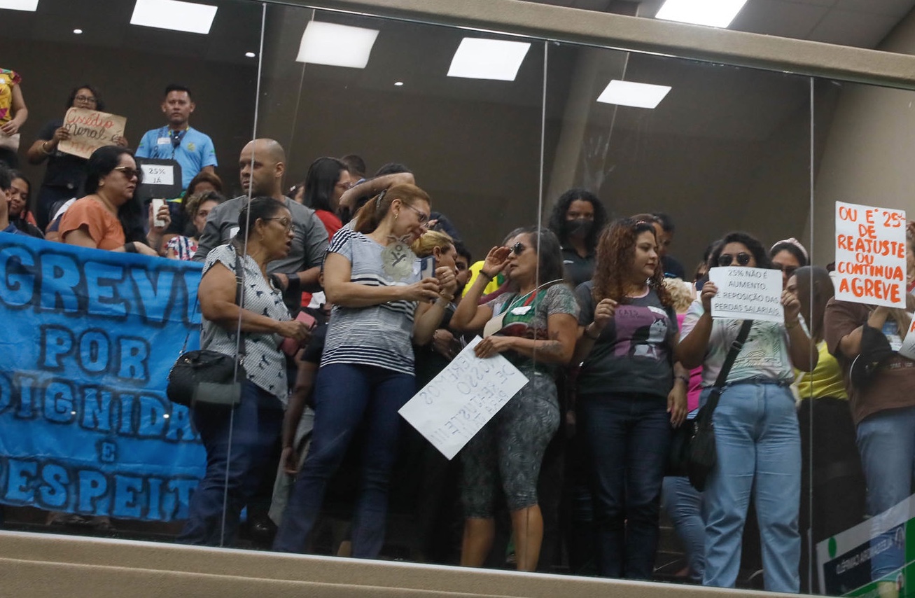 Desconto salarial dos professores que aderiram à greve será restituído no Amazonas