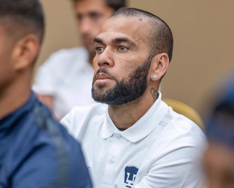 Daniel Alves não paga fiança no prazo e vai passar fim de semana na prisão