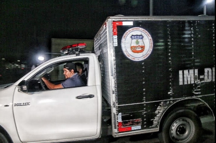 Corpo de homem é encontrado apodrecendo em mata em Manaus 