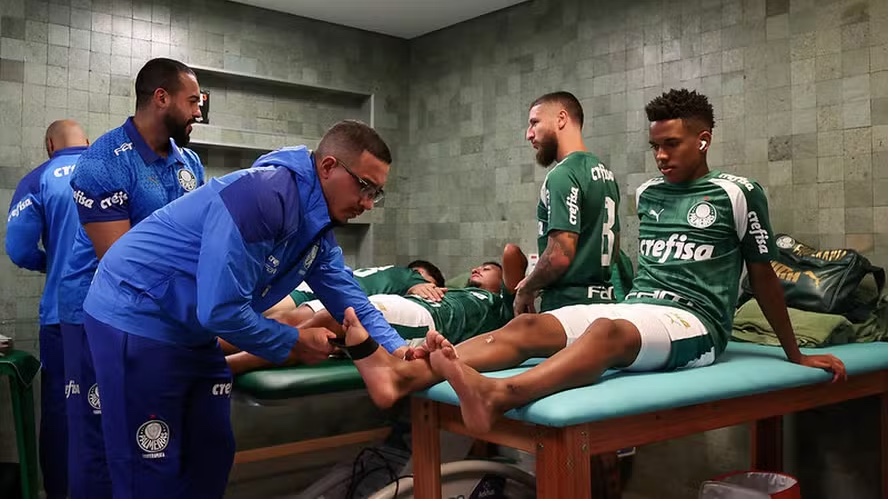 Palmeiras mantém mistério sobre retorno de Estêvão para jogo contra o Flamengo