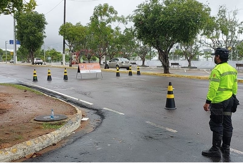 Trânsito e linhas de ônibus terão mudanças para réveillon em Manaus