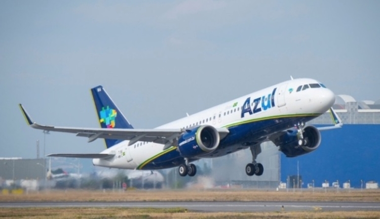 Falha em voo da Azul no Amazonas gera condenação por dano moral a passageira