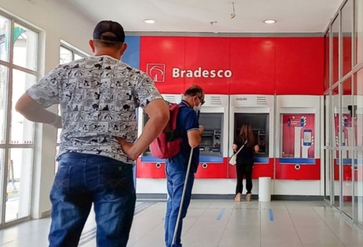 Bradesco é condenado por débitos indevidos e danos morais em Manaus