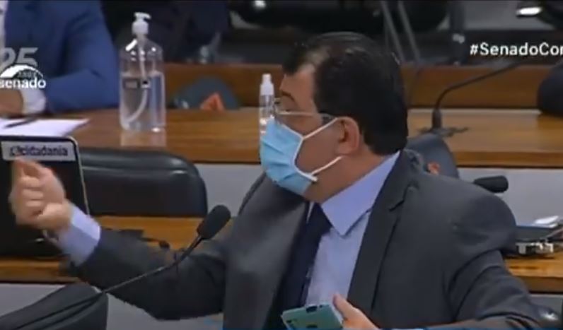 Braga ironiza uso de máscara por Flávio Bolsonaro e critica Pazuello 