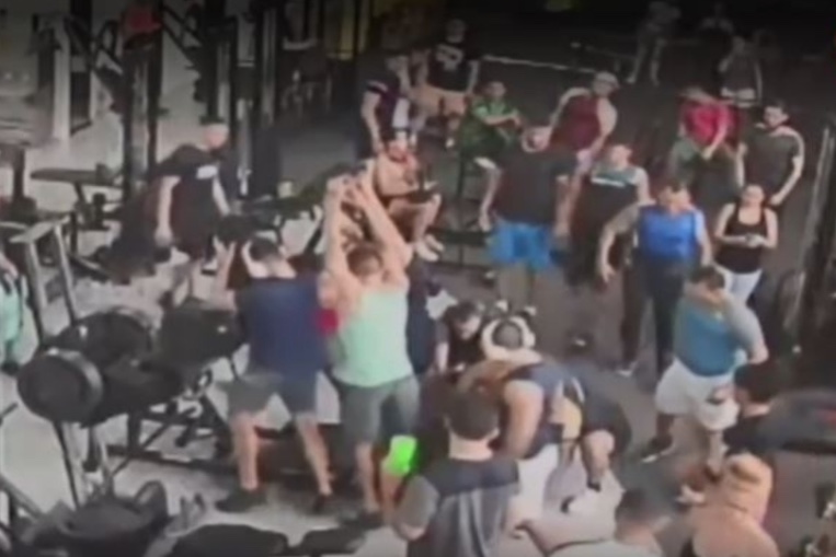 Família de homem atingido por aparelho na academia faz campanha para tratamento