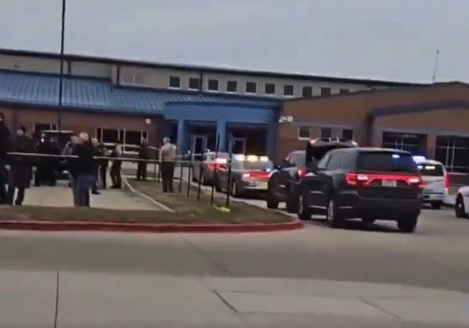 Atirador mata aluno e deixa cinco pessoas feridas em escola nos EUA