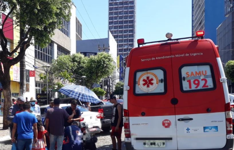 Acidente com ferido deixa trânsito caótico no Centro de Manaus