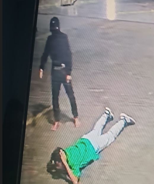 Assalto em posto de combustíveis termina com vigia baleado na AM-070