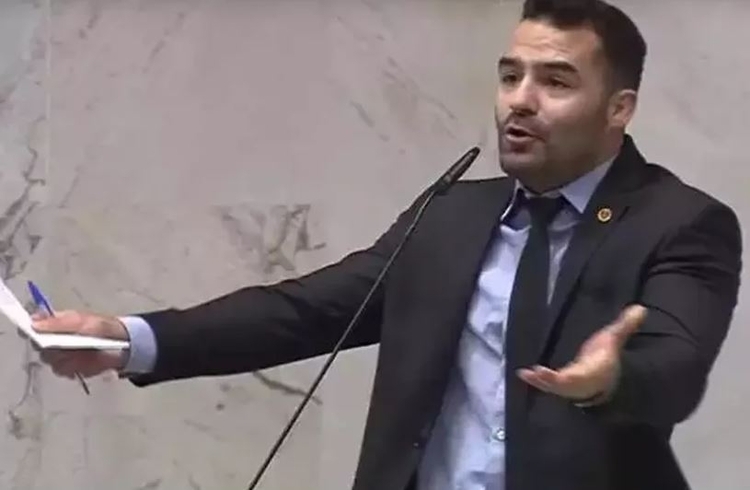Arthur do Val renuncia ao mandato de deputado estadual