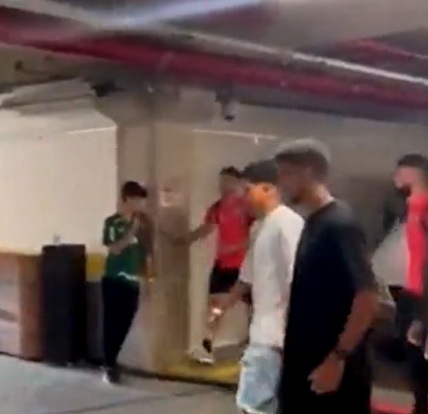 Vídeo de Calleri, do São Paulo, dando tapa no celular de atleta do Palmeira viraliza na web