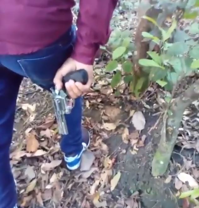 Vídeos mostram mototaxista implorando para não ser morto por tribunal do crime em Manaus