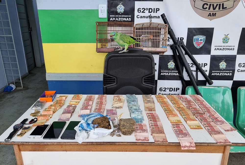  Com papagaio em casa, 'Caboco' é preso por tráfico de drogas e crime ambiental no AM