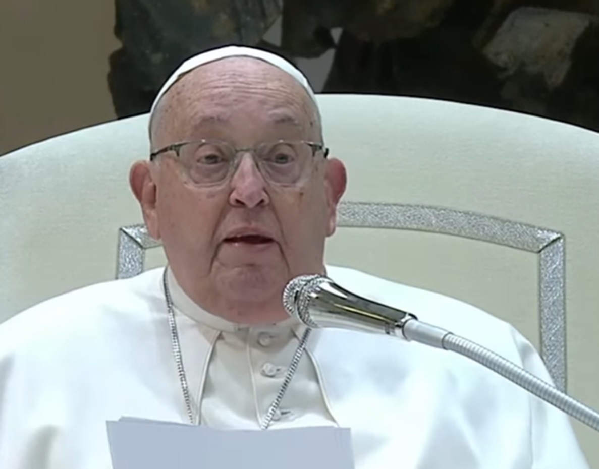 Novos exames apontam 'pneumonia bilateral' em Papa Francisco: 'quadro complexo'