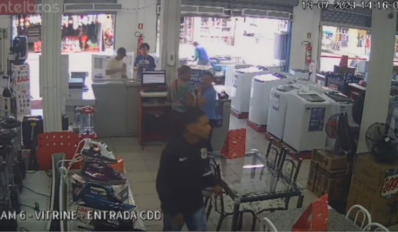 'Tio Patinhas' é suspeito de mandar assaltar loja da TV Lar em Manaus