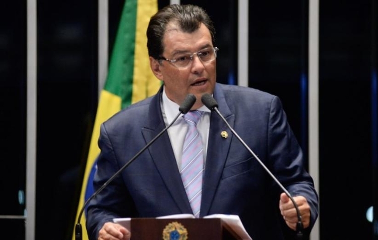 Justiça acata pedido de Eduardo Braga e Amazonas Energia suspende novo sistema de medição