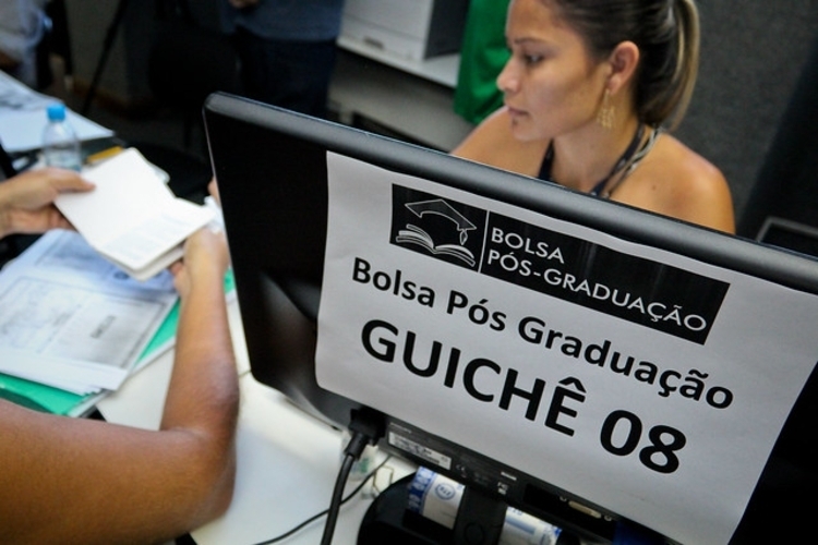 Lista de aprovados no Bolsa Pós-Graduação será divulgada nesta terça-feira