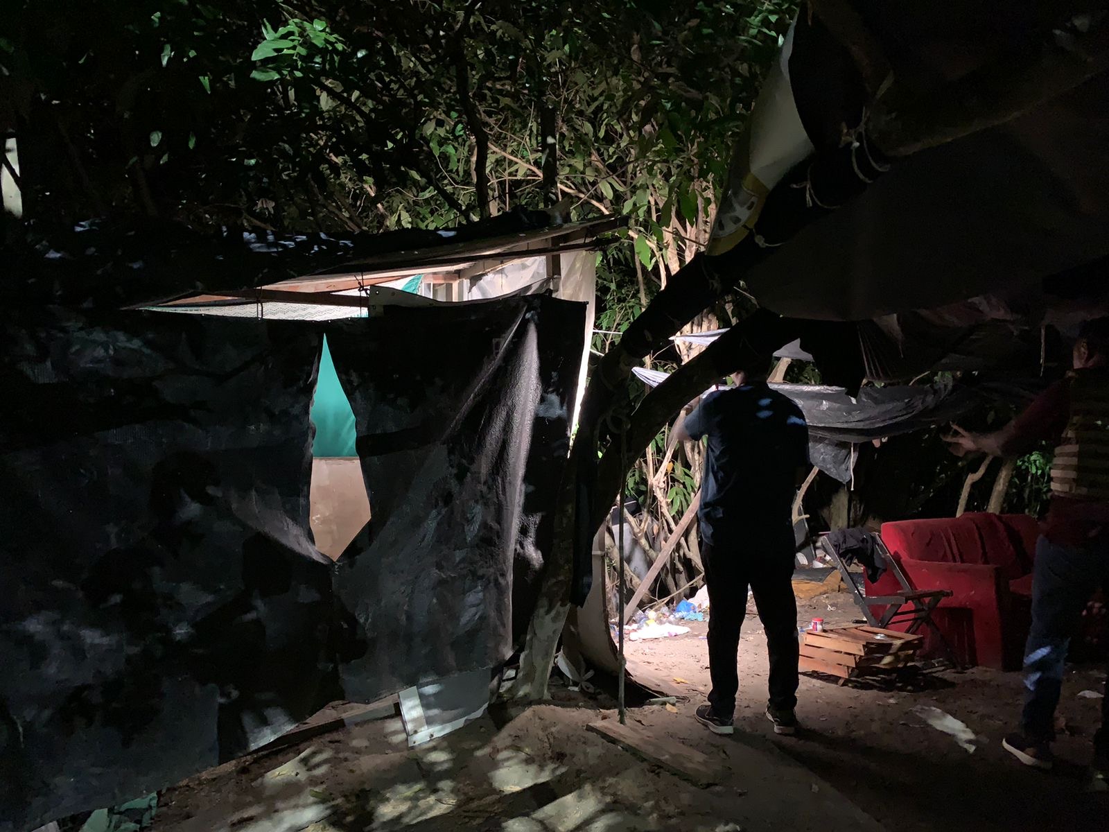 Criminosos matam e tentam arrancar vísceras de homem em Manaus