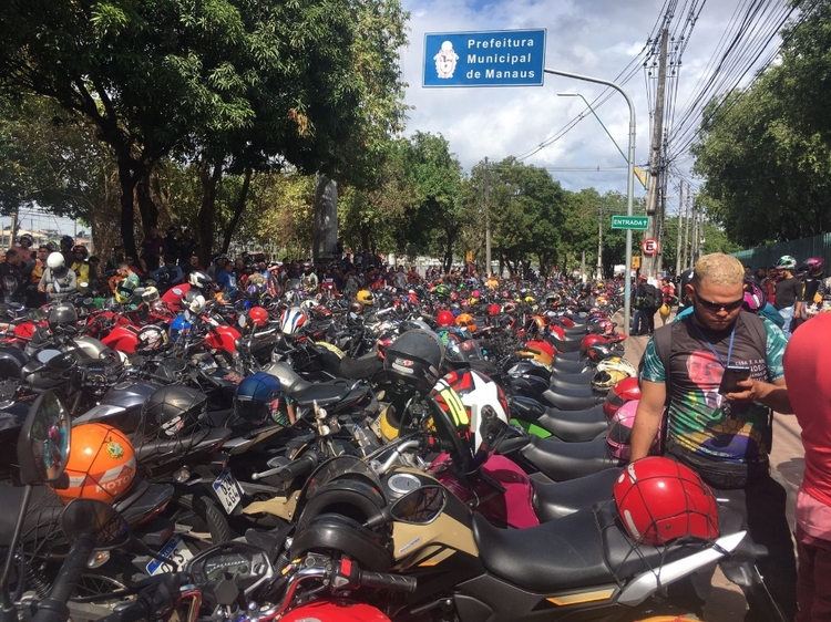 Começa reunião que avalia regulamentação de serviço de motos por app em Manaus