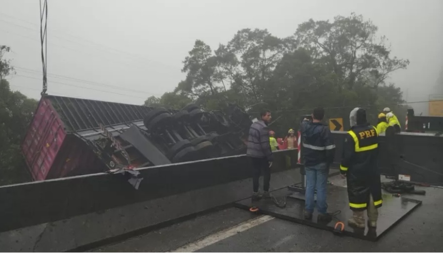 Saiba quem são as vítimas de acidente com equipe de remo na BR-376