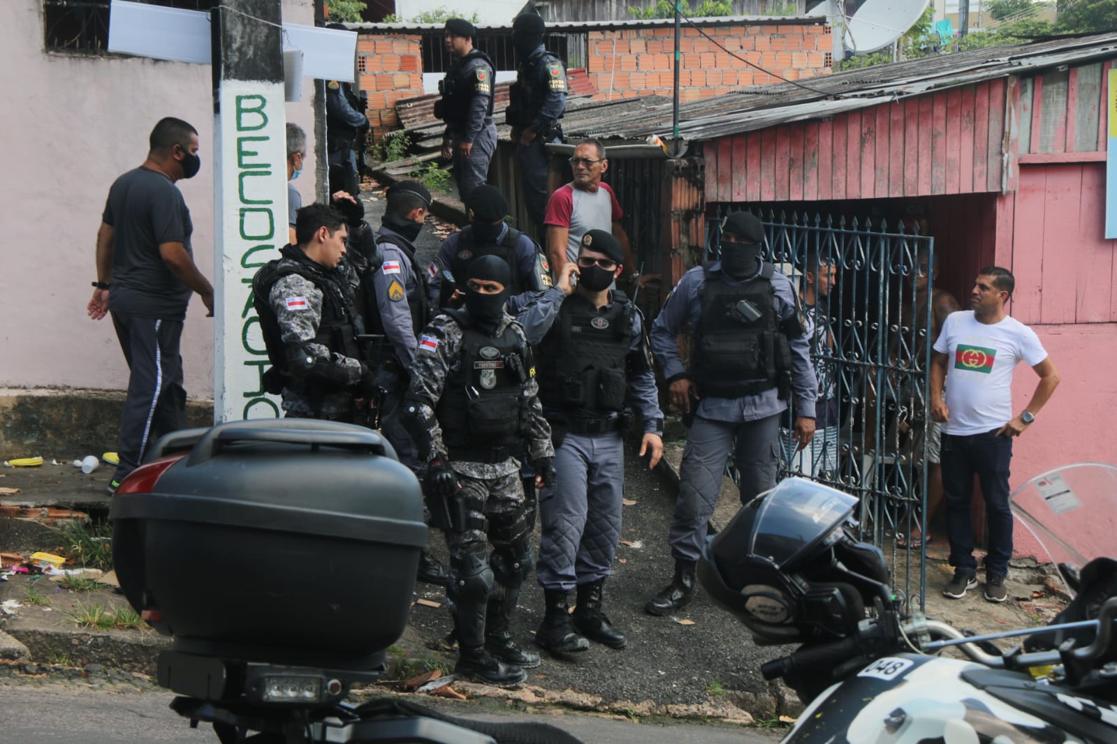 Assaltante de fábrica de joias invade casa e é morto com 8 tiros em Manaus; veja foto