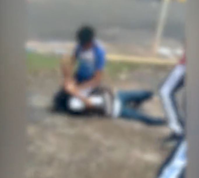 Em onda de violência, alunas se esmurram dentro e fora de escolas no Amazonas; Veja vídeos