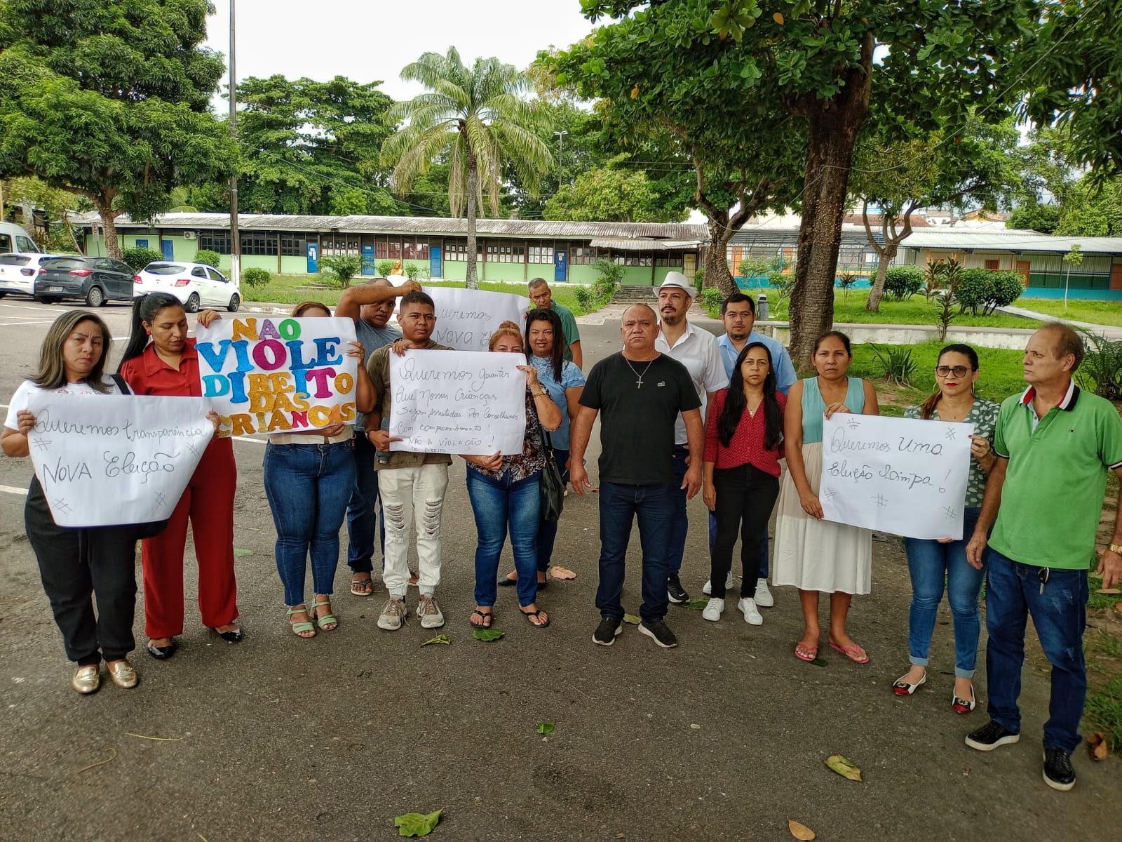Ex-conselheiros tutelares fazem manifestação sobre irregularidades em pleito em Manaus