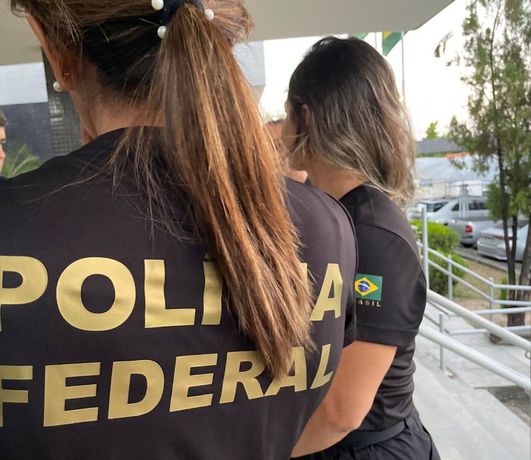 Mães suspeitas de estuprarem filhos e compartilharem imagens na web são presas em operação da PF
