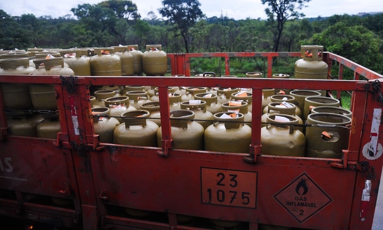 Petrobras anuncia redução no valor do gás de cozinha para distribuidoras