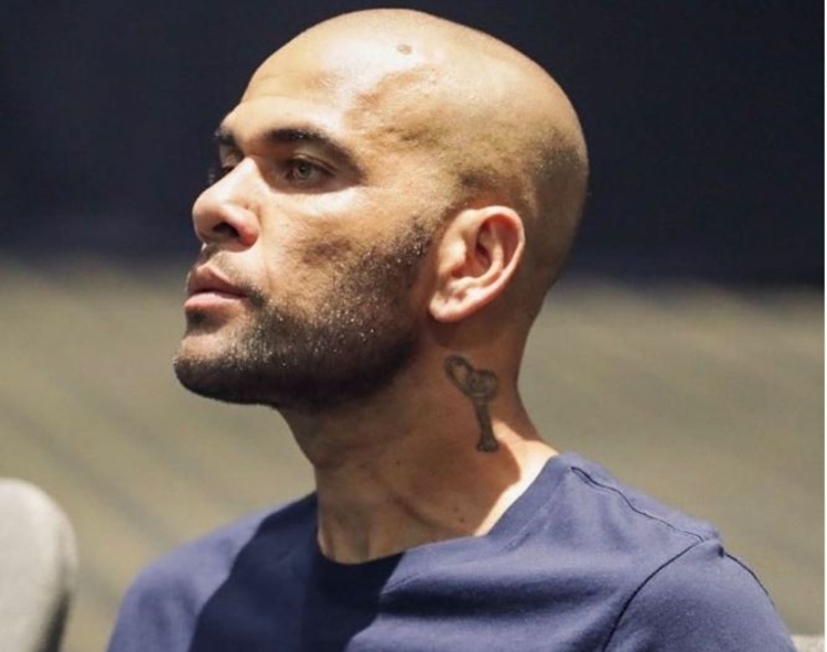 Justiça espanhola absolve Daniel Alves de condenação por estupro