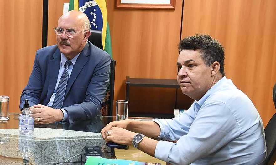 PF faz operação para prender ex-ministro Milton Ribeiro e pastores 