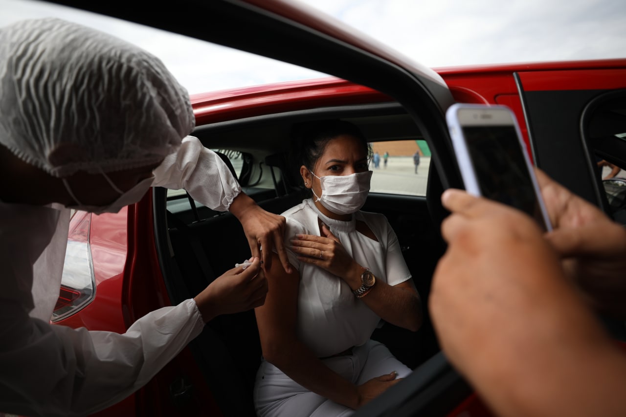 Vacinação é liberada para público de 27 anos nesta quarta-feira em Manaus