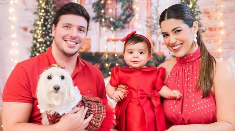 Ex-BBB Vivian Amorim batiza a filha Malu em Manaus