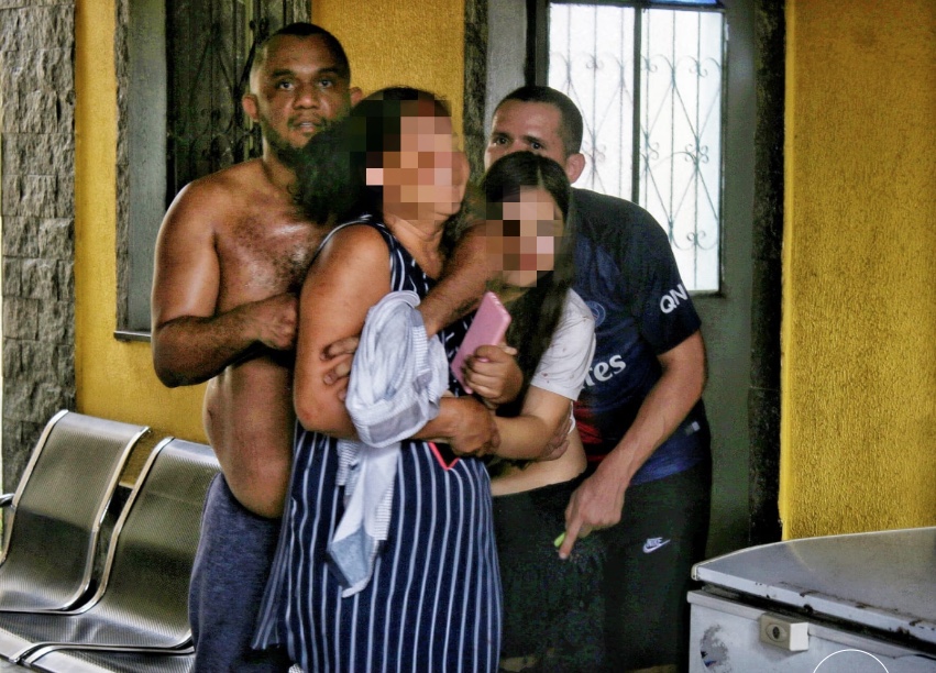 Veja momento em que sequestradores se rendem após amedrontar família em Manaus