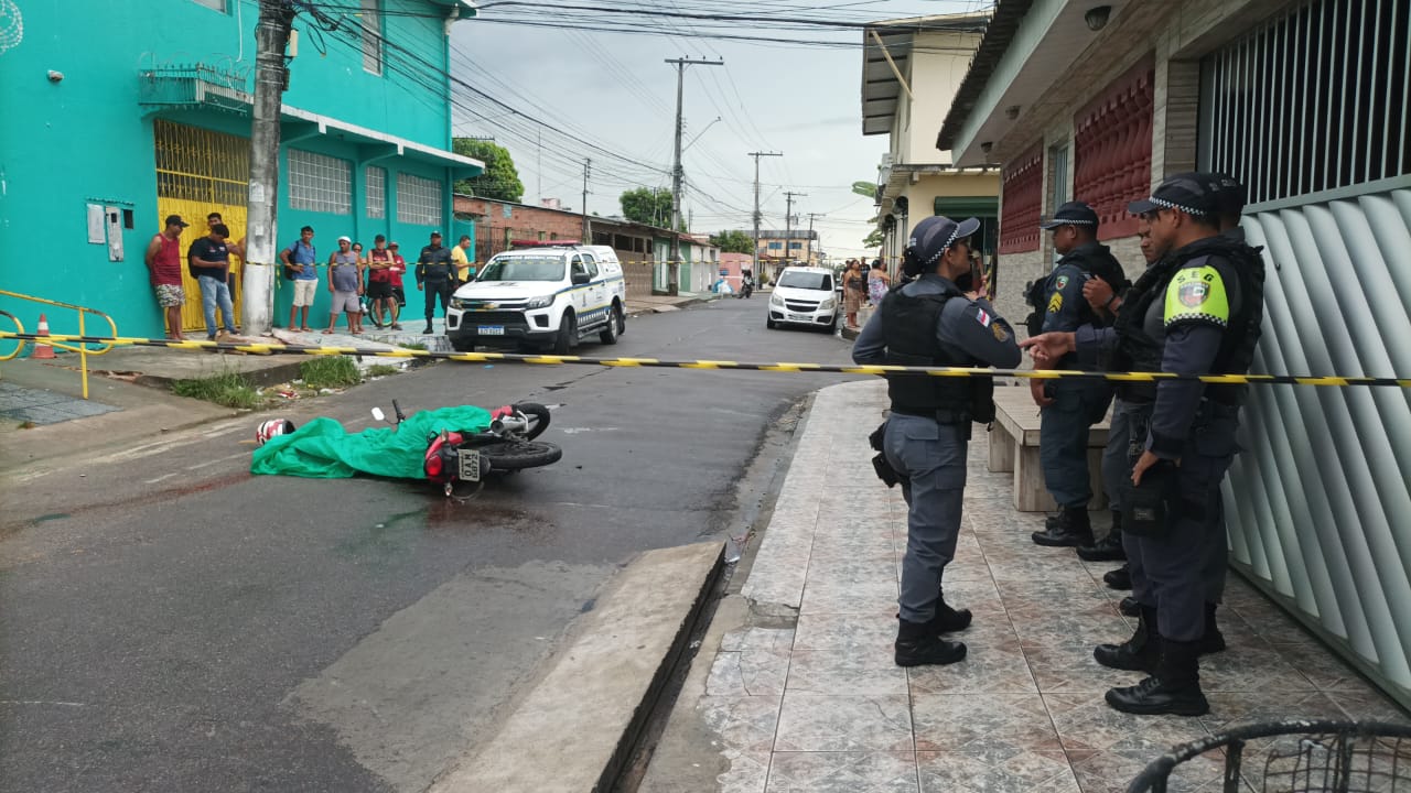 Homem morto com 23 tiros na frente de escola em Manaus já era monitorado por criminosos