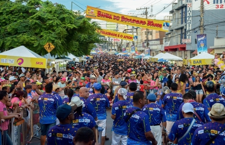 Veja as bandas e blocos de Carnaval que dominam as ruas neste fim de semana