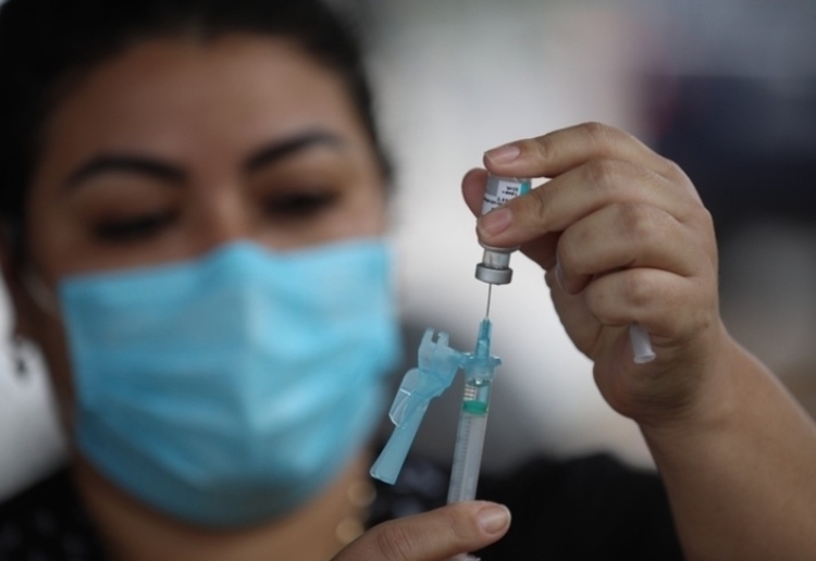 Mais de 1 milhão de pessoas estão com vacina contra covid em atraso em Manaus