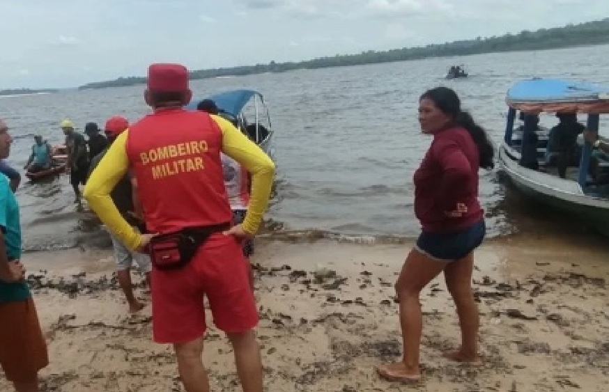 Criança de 2 anos morre e irmãs de 4 e 6 desaparecem após balsa colidir com canoa no Amazonas