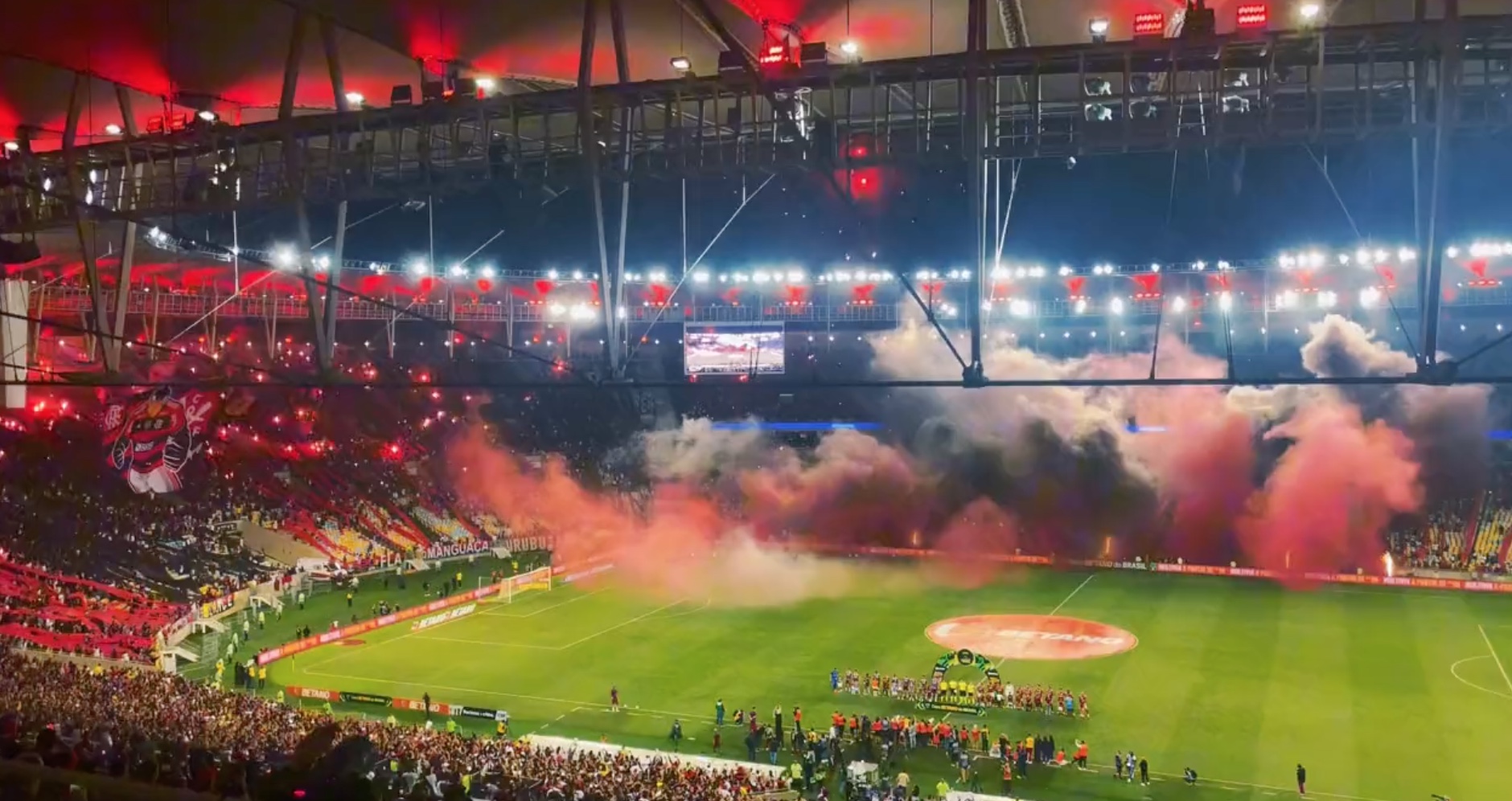 Flamengo faz 2 a 0 no Fluminense e conquista vaga nas quartas da Copa do Brasil