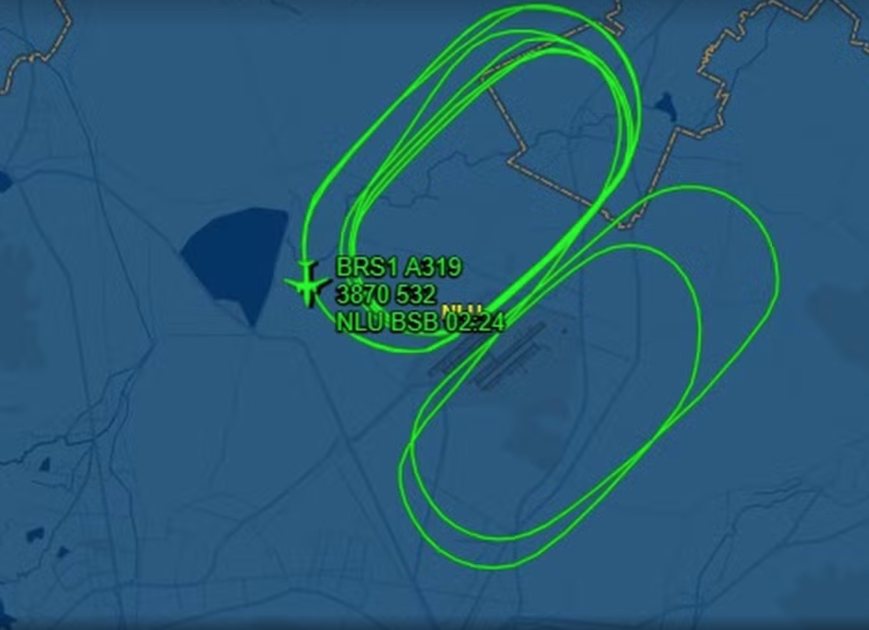 Avião com presidente Lula pousa no México após apresentar problema técnico