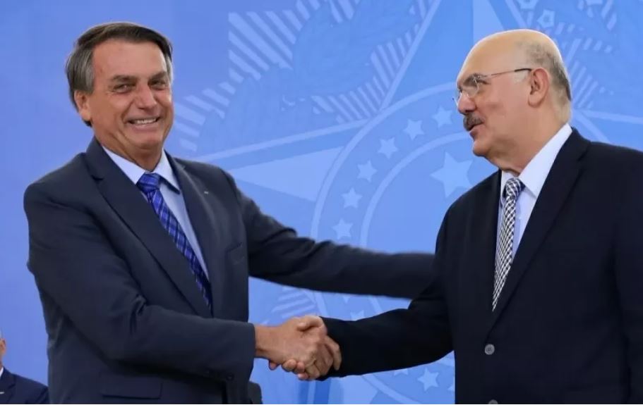 Após colocar 'cara no fogo' por Milton Ribeiro, Bolsonaro muda discurso ao saber de prisão: "Vai pagar"