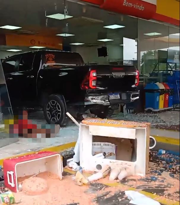 Saiba o estado de saúde das vítimas atropeladas por Hilux que invadiu loja de conveniência