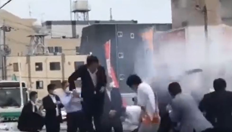Novo vídeo mostra outro ângulo do momento em que ex-premiê Shinzo Abe é baleado
