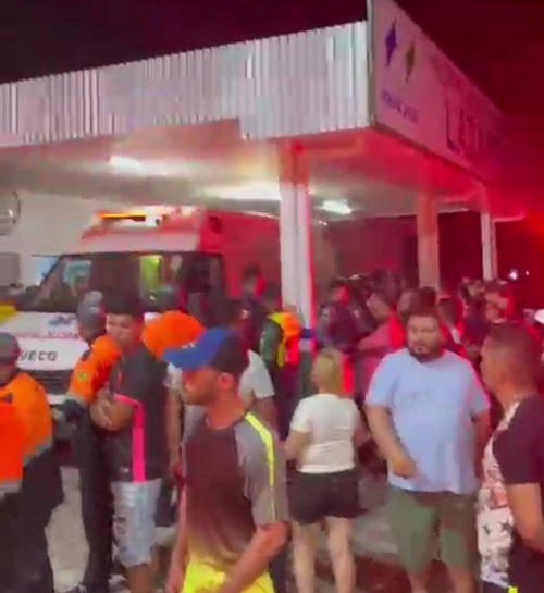 Cerca de 20 pessoas ficam feridas após alegoria despencar durante Festival de Cirandas em Manacapuru