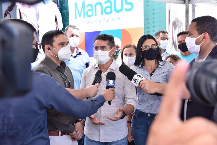 MP pede afastamento do prefeito de Manaus por 'fura-filas' na vacinação