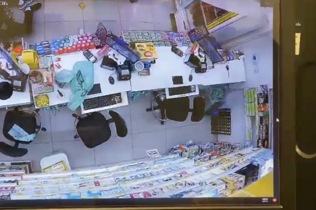 Veja momento em que criminosos atiram contra delegado do Amazonas 