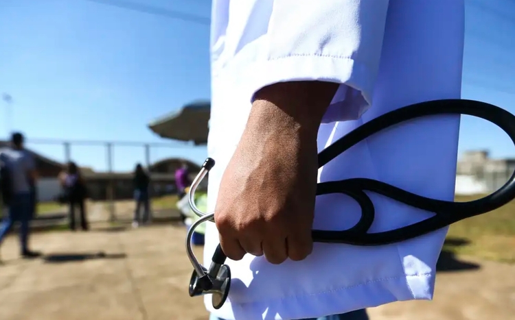 Suspeita de vazamento leva Justiça a suspender Seleção de Residência Médica no Amazonas