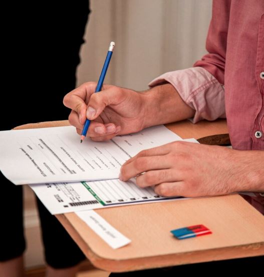 Inscrições para concurso da Justiça Eleitoral com salário de até R$ 13,9 mil terminam em julho